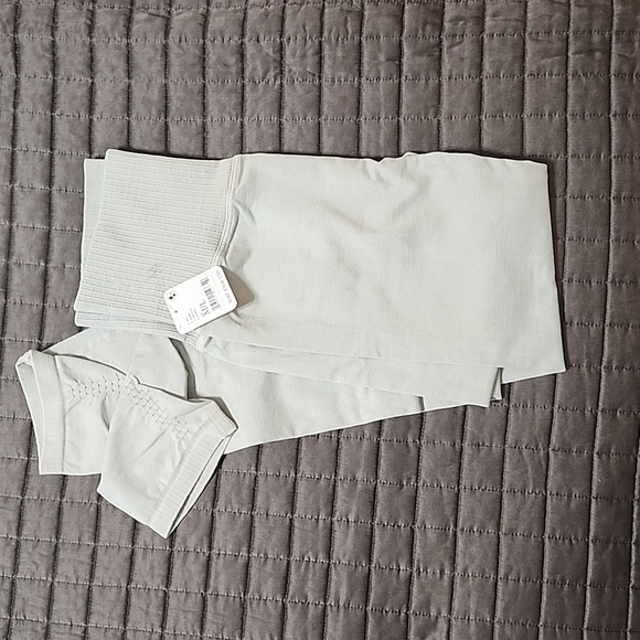 NWT Free People Good Karma Leggings Sea Glass Size M/L - Picture 7 of 12
